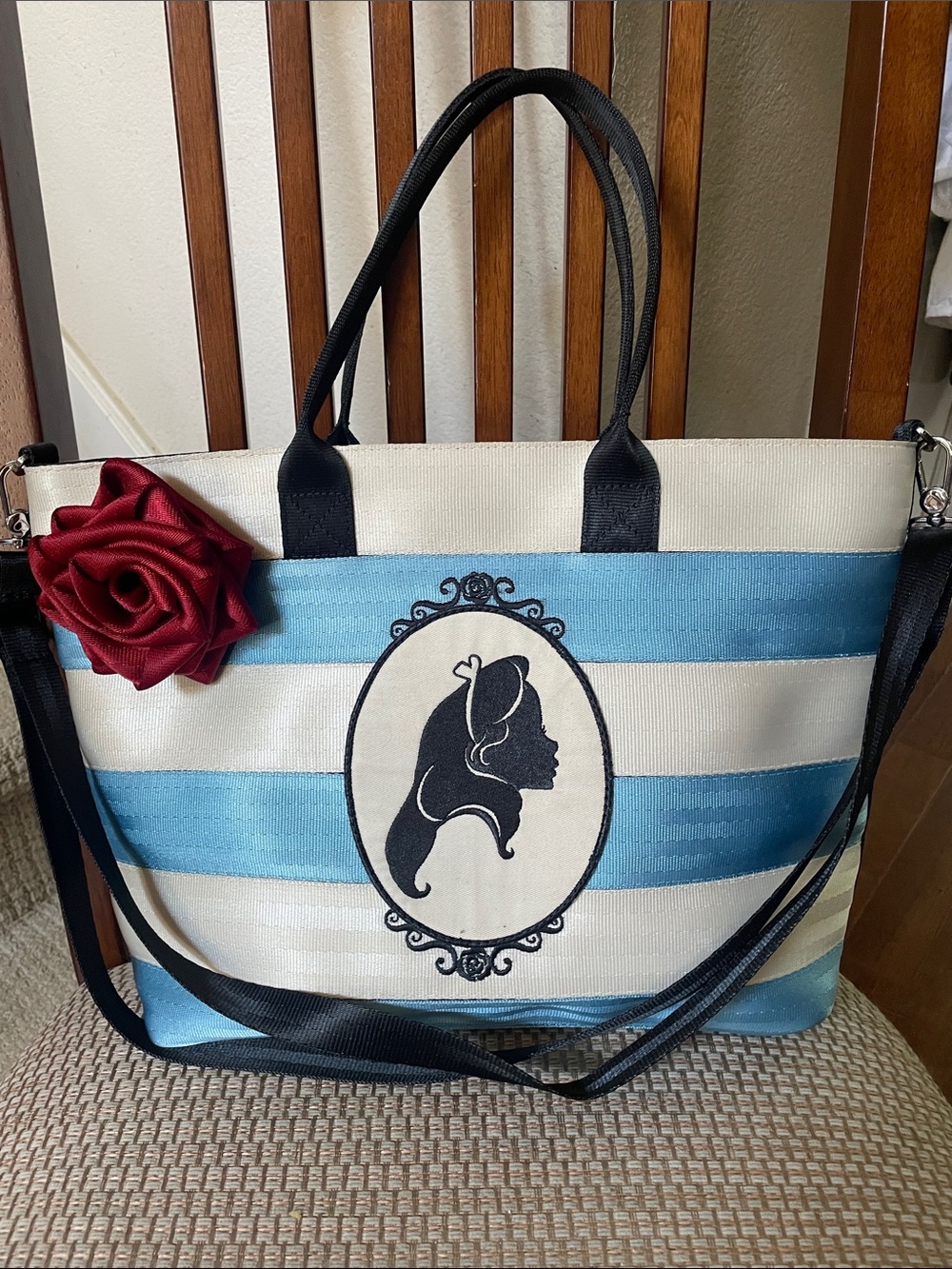 Harveys Disney Alice in Wonderland Silhouette Medium Streamline Tote